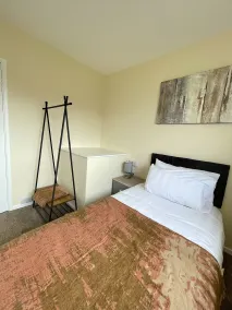 Stunning 3 bedrooms house with Garden and Free Parking - Chambre
