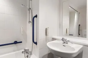Ramada Milton Keynes - Bathroom