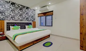 Treebo Golden Heights - Room