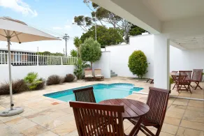 L X I Camps Bay - Pool