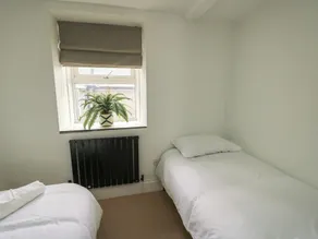 1 Mona Terrace - Room