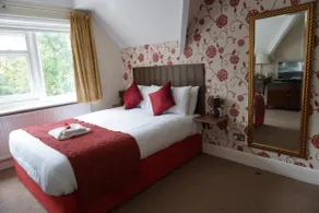Broadfield Park Hotel by Belvilla - Room