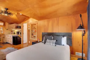 Pet-friendly Apple Valley Getaway w/ Fire Pit! - Interiør