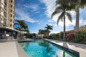 The Waterford Prestige Apartments - Piscina