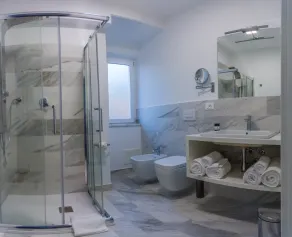 Aether Suites Tropea - Free Private Parking - Salle de bain