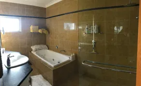 Supersized whole floor Residence Near Manly - Image 2