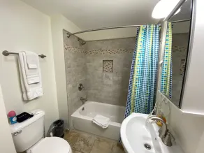 Home Run! Pro Cleaned, Self Check In Sleeps 12 - Image 4