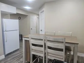 This beautiful comfy basement apartment 5 minutes from the park. - Image 5