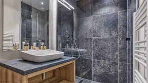 Stunning brand new three bedroom chalet in an amazing location - Image 3