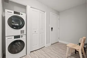 Spacious 2BR 2BA Apartment in the City - Image 2