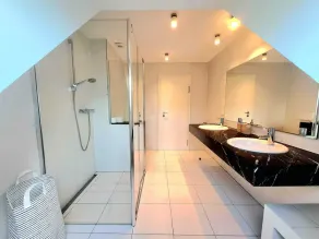 Luxurious 3BR Penthouse w terrace&parking - Image 4