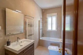 Villa 'Bravo spectacular views' with Lake and Mountain View, Pool, Garden & Wi-Fi - Image 3