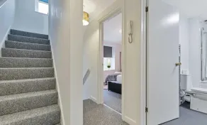 Seabright Townhouse with 1 car parking - Image 3