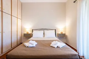 Aelia Guesthouse - Private Garden Retreat - Image 5