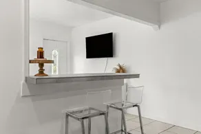 NEW Bayside Breeze - Charming Apt Near Bayshore - Image 2