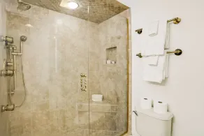 Beautiful Condo with Gorgeous Ocean Views from Balcony + Shared Pool & Free WiFi - Image 2