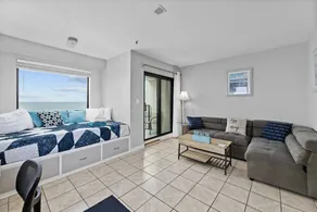 Direct oceanfront studio, steps to Myrtle Beach, pool, hot tub, restaurant & bar - Image 5