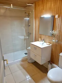 Fisherman's house. 4 bedrooms. 100m from the port. lake view. - Image 3