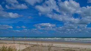 2 BDRM~ WATERFRONT RESORT, SANDY BEACH, INDOOR POOL, BEACH FRONT HOT TUBS & MORE - Image 5