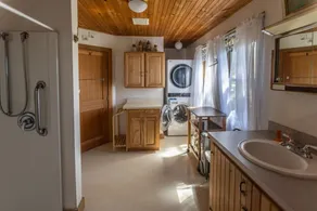 Oceanview Cabin Retreat in Southport - Image 4