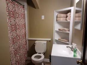 Warm & welcoming 1 bedroom apartment with patio - Image 4