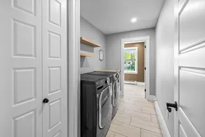 7 Bedroom Home w/Pool & Hot Tub on a Private Large Lot  - Image 2