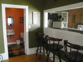 Loft Apartment,  Down town core of Gananque - Image 4