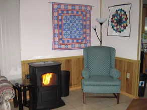 Charming House  13  feet from lake  with Breathtaking Water Views for Rent - Image 2
