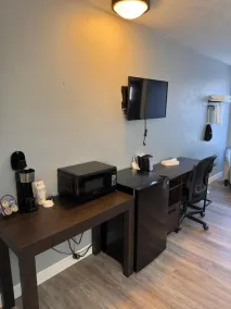Lake lawn inn - Image 4