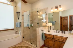 Beautifully Updated Family Getaway on Cedar Creek Lake - Image 2