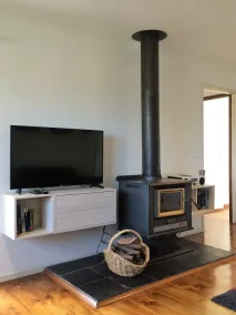 Fun Filled Renovated 80's Gem, 400m to Beach! - Image 2