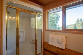 Spectacular mountain views in beautiful log chalet - Image 5