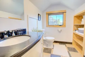Lovely Spacious Home In Downtown White Salmon - Image 5