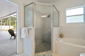 Villa LAS Palmas Beautiful Fenced-in Pool Home With Spa- Sleeps 8 - Image 3