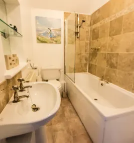 Newlyn House - 5 bed sleeps 11 Guests - Image 2