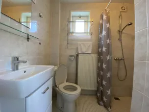 Fristående 5 personer fritidshus med inhägnad trädgård - Image 2