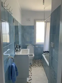 Caves Beach Holiday House - Image 3