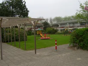Vår lägenhet ligger direkt vid skogen med inre sjö och återvändsgränd till stranden - Image 2