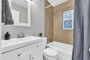 Unique 2BR Less than a mile from the Atlanta Zoo - Image 4