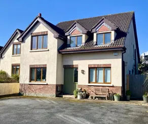 4 Bed House - Sleeps 8 - Pets - Parking - Wifi - Image 2