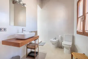 Casa de ciudad con aire acondicionado, piscina, Wi-Fi, balcón y terraza en la azotea - Image 3