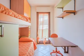GuestHost - Cozy apartment of 65 sqm located on the ground floor of a building WITHOUT a lift (steps to access), can accommodate up to 4 people. The accommodation is located in an area served by all the main services: bars, restaurants, supermarkets and  - Image 5
