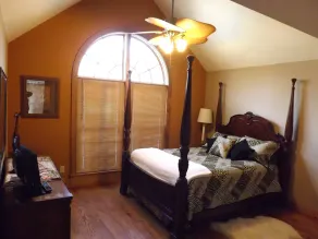 Beautiful Riverside Getaway - Image 5