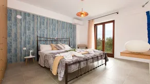 Very spacious, beautiful detached bungalow with spectacular views - Image 3