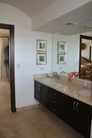 Beautiful Penthouse Condo with stunning views that occupies whole floor - Image 2
