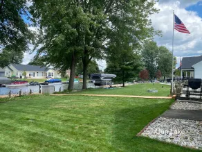 Gun lake 4 Bed 2.5 Bath Home w/2 car garage, kayaks, paddleboards, free Wi-Fi - Image 2