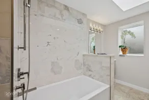 Beautiful Lakeview Property with the private beach - Image 5