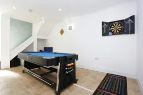 BOURNECOAST: MODERN HOUSE IN TOWN CENTRE WITH GAMES ROOM - SNUG - WIFI - HB3114 - Image 3