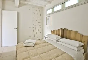 Design house in Tuscan style surrounded by nature - Image 4