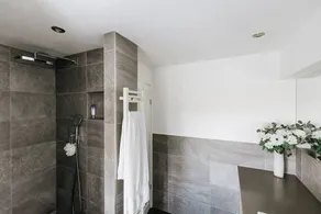 Beautiful Two Bedroom Cottage with Amazing Views - Image 4